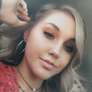 Meet your Posher, Hailey